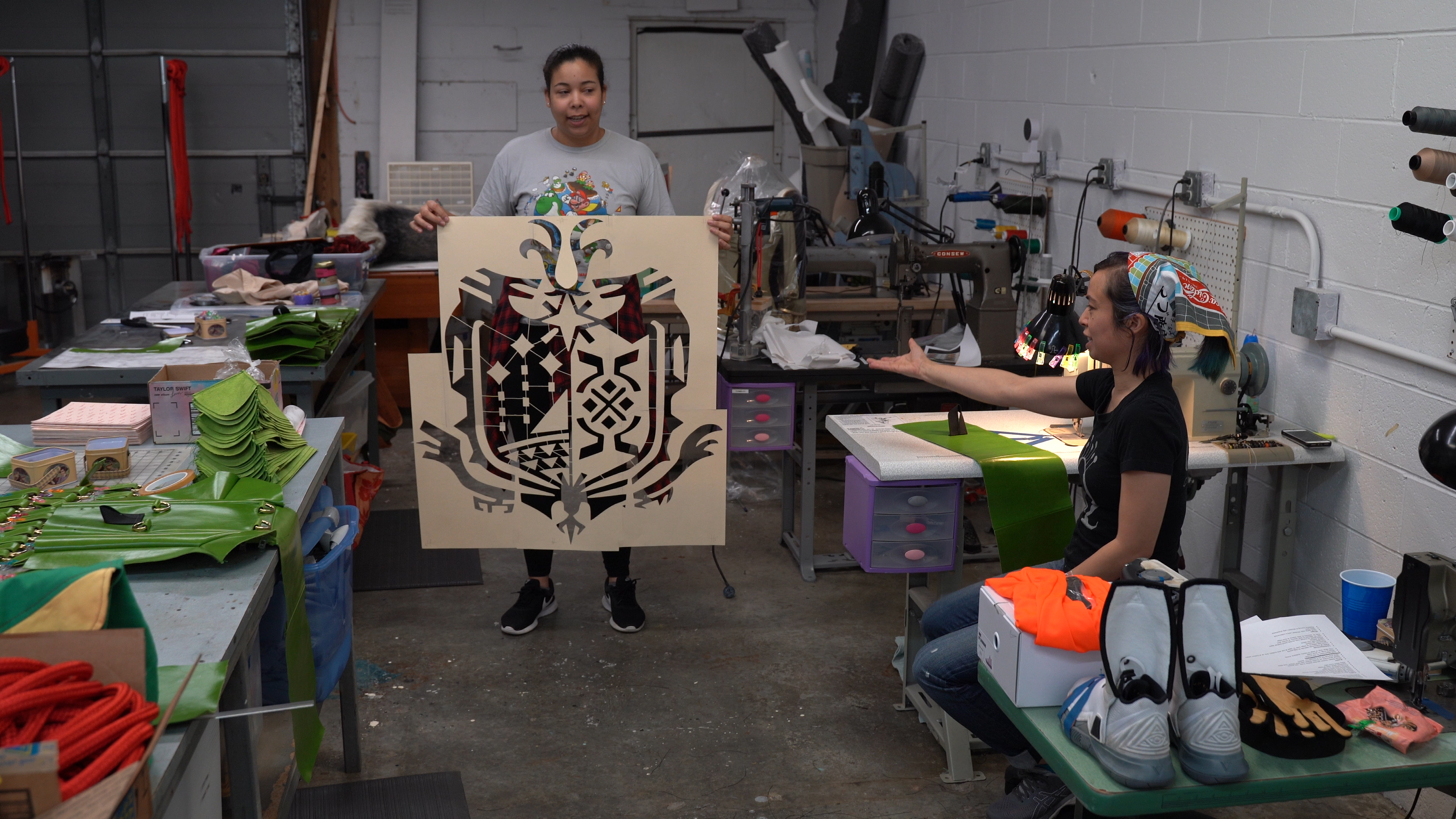 Illustration for article titled It Took 12 People To Make This Giant Monster Hunter Cosplay